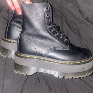 Dr Martens, JADON SMOOTH LEATHER PLATFORM BOOT, size 6, black, 2 inch platform